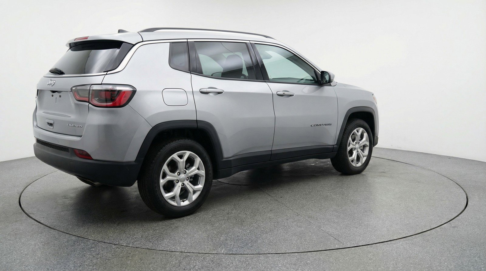 Used 2025 Jeep Compass Latitude image 9
