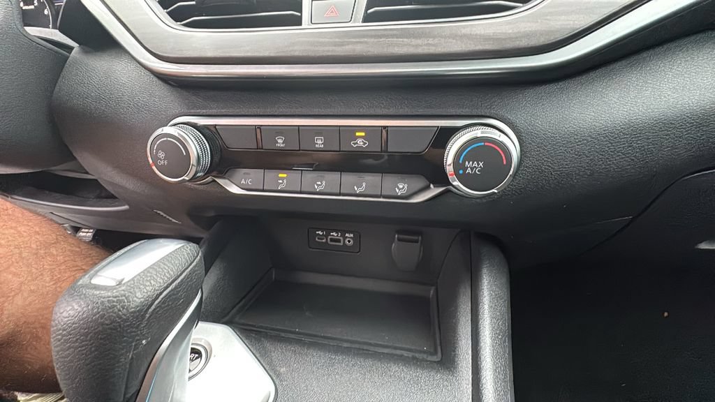 Used 2025 Nissan Altima 2.5 SV FWD image 22