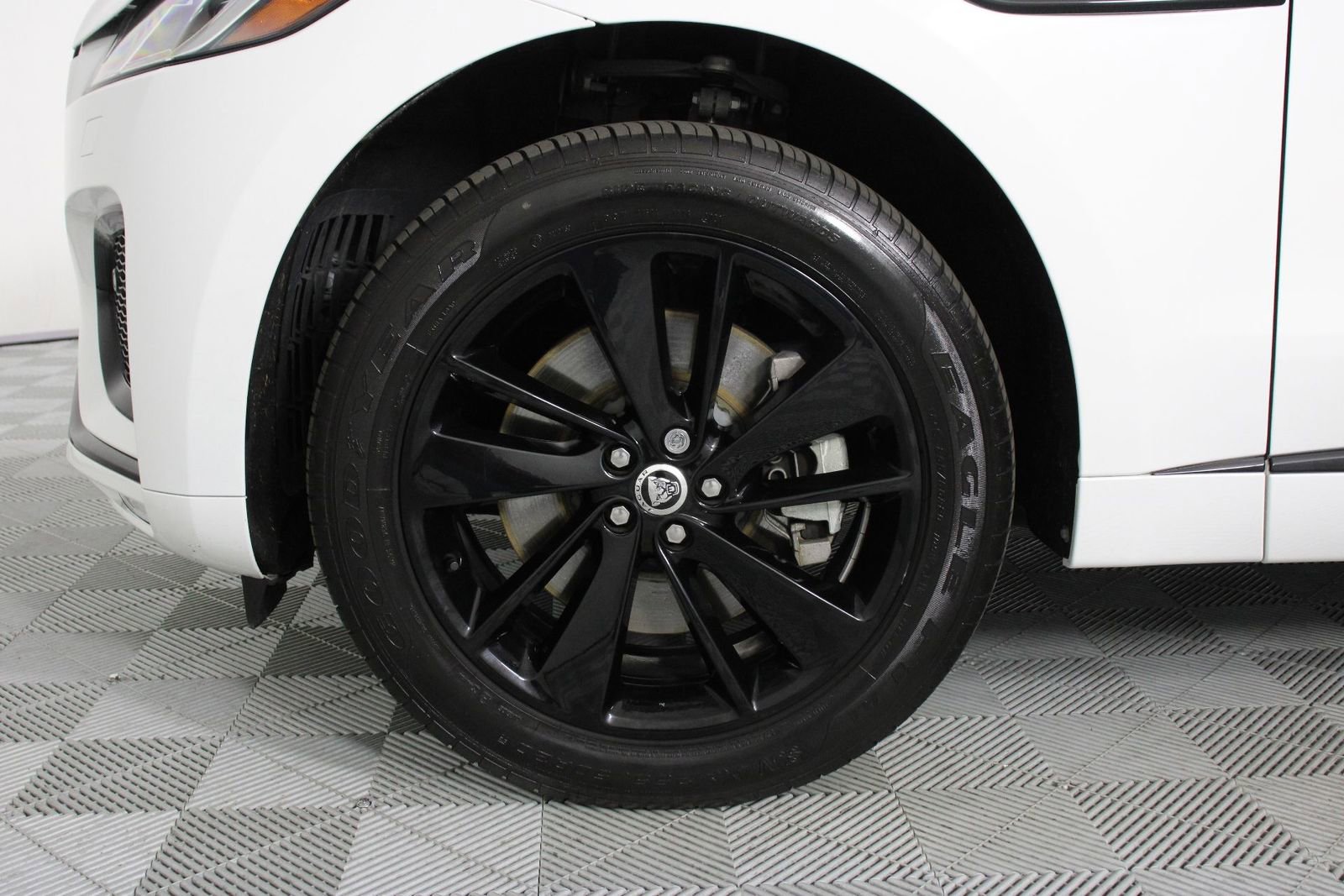 Used 2024 Jaguar F-PACE R-Dynamic S image 27