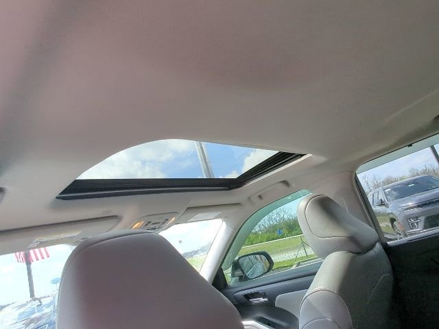 Used 2021 Toyota Highlander XLE image 25