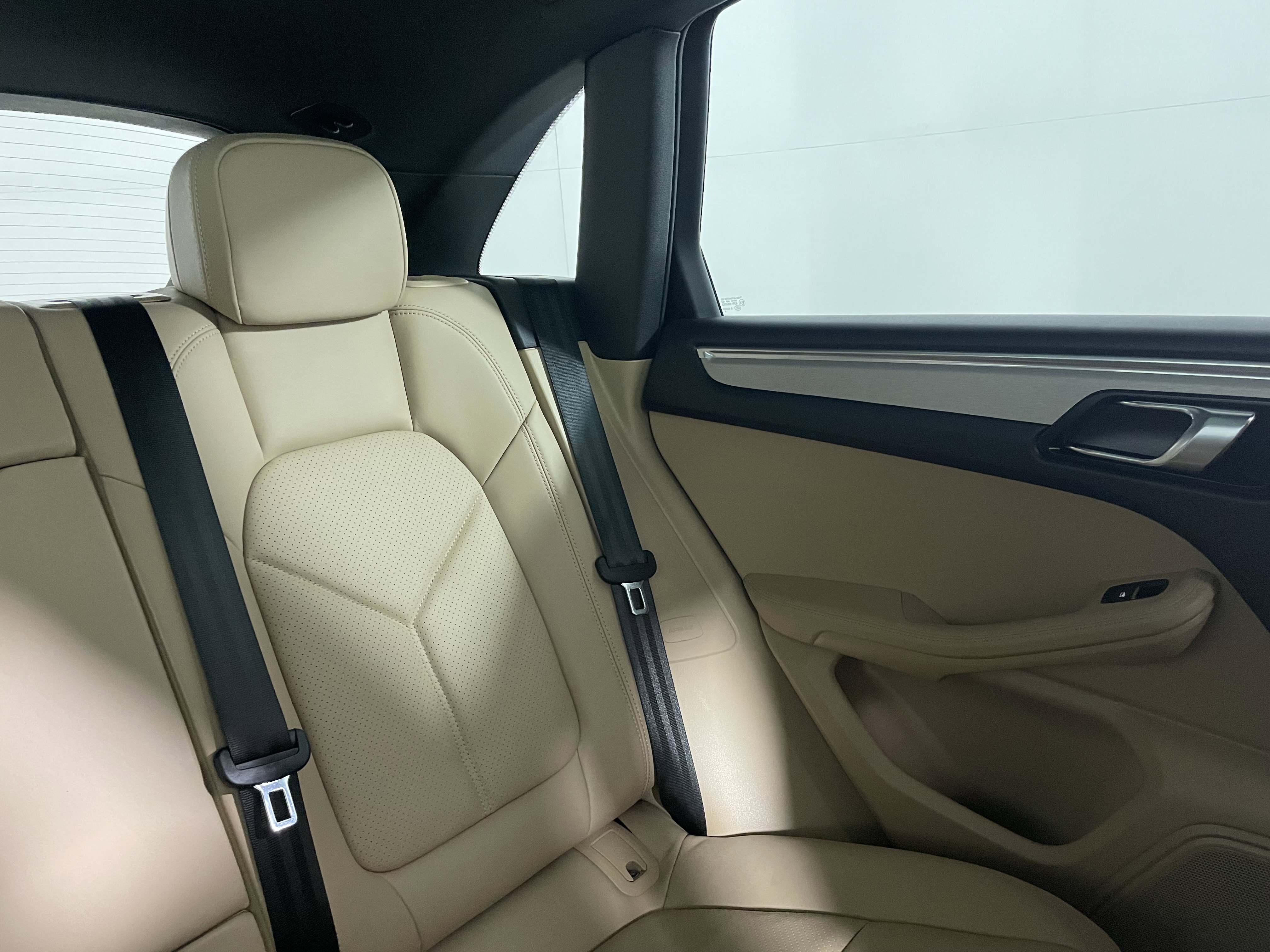 Certified 2026 Porsche Macan image 17
