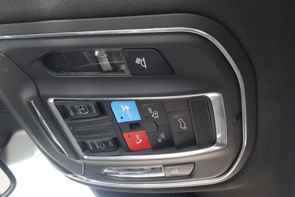 Used 2023 Jeep Grand Cherokee Altitude image 35