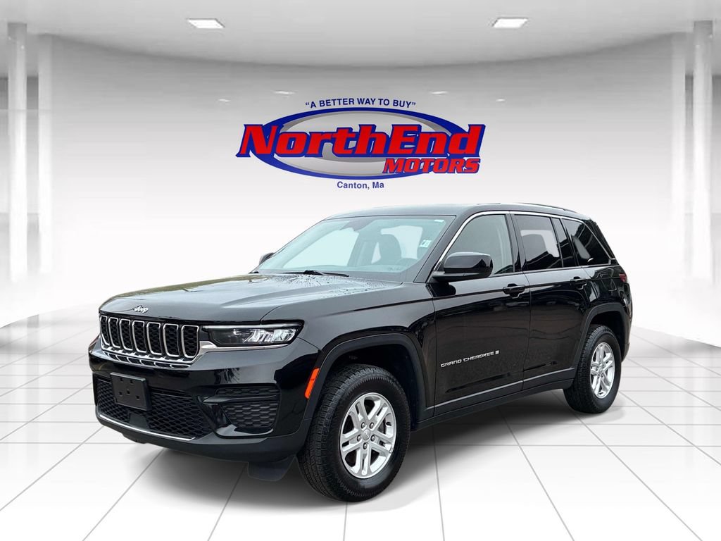 Used 2022 Jeep Grand Cherokee Laredo w/ Luxury Tech Group I AWD/4WD image 3