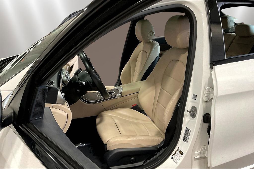 Used 2021 Mercedes-Benz C 300 4MATIC Sedan image 21