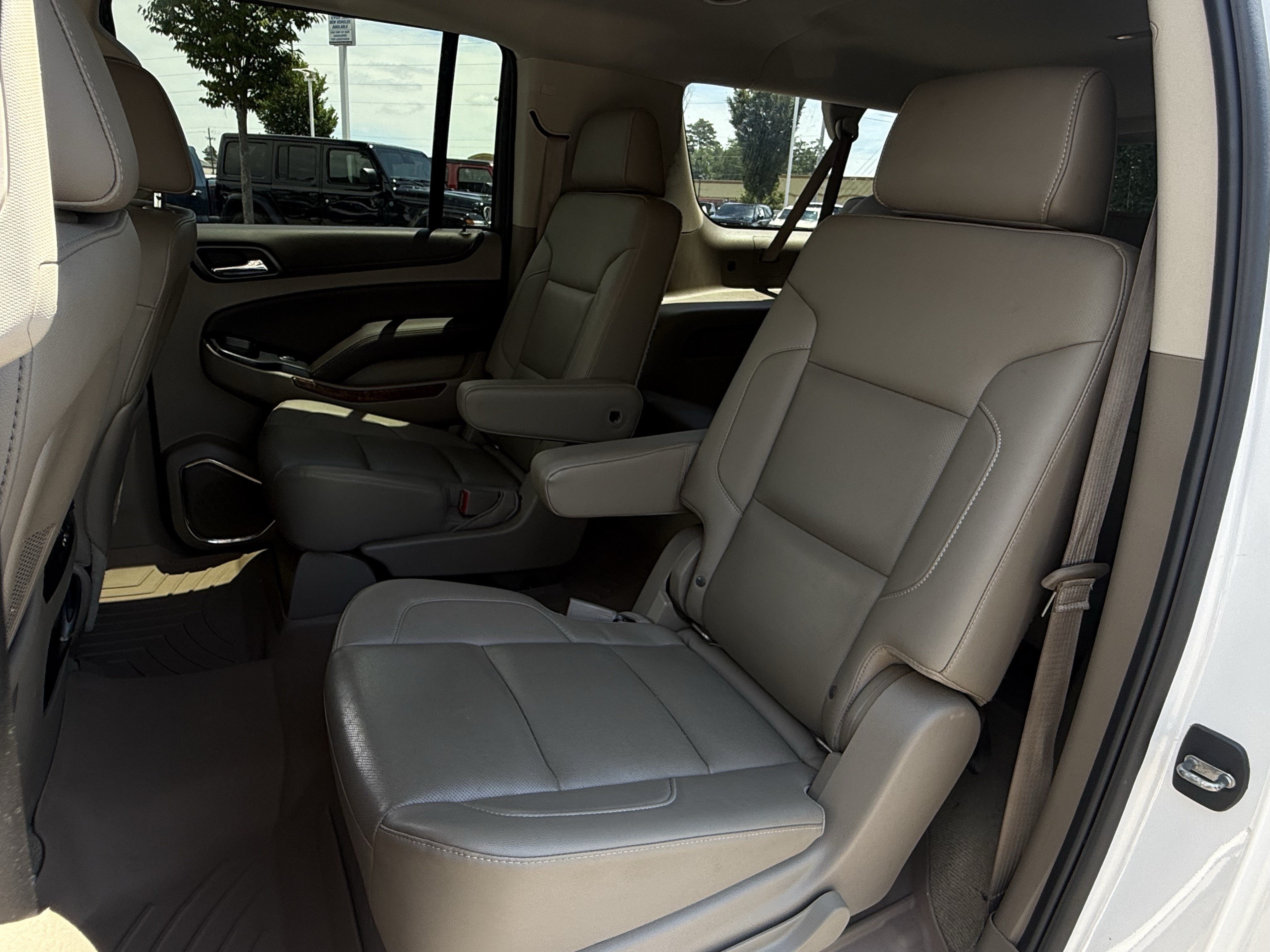 Used 2016 Chevrolet Suburban LTZ RWD image 32