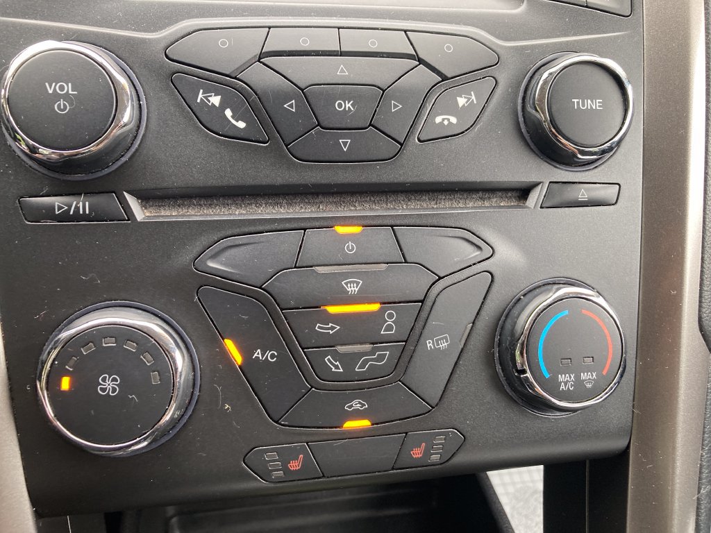 Used 2018 Ford Fusion SE FWD image 27