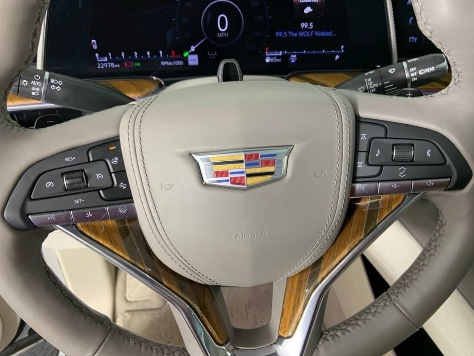 Used 2024 Cadillac Escalade Sport Platinum w/ LPO, ONYX Package AWD/4WD image 36