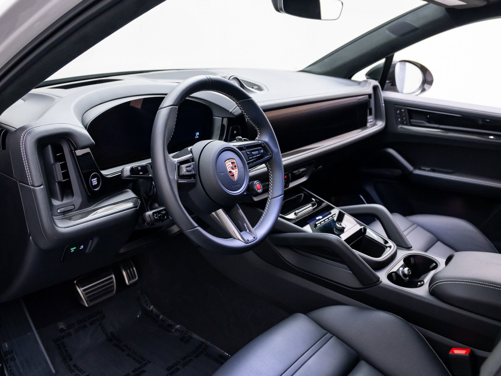 Certified 2025 Porsche Cayenne Turbo GT image 4