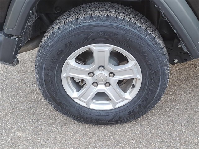 Used 2023 Jeep Wrangler Sport S image 5