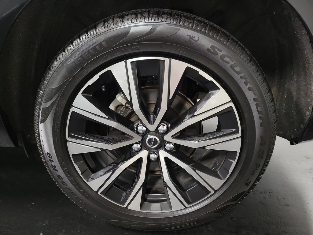 Used 2023 Volvo XC60 B5 Plus FWD image 10