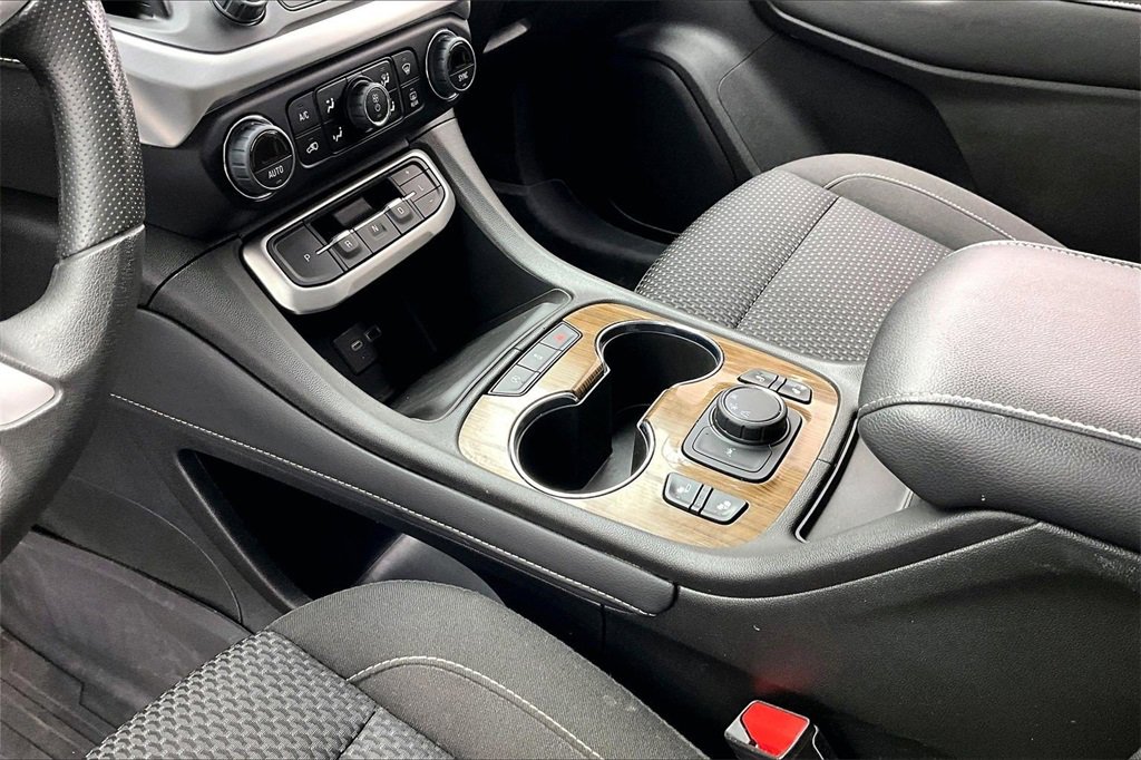 Used 2023 GMC Acadia SLE w/ Driver Convenience Package image 15