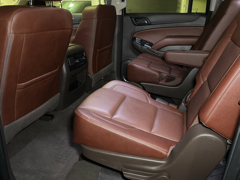Used 2020 Chevrolet Suburban Premier w/ Premier 6.2L Value Package AWD/4WD image 16