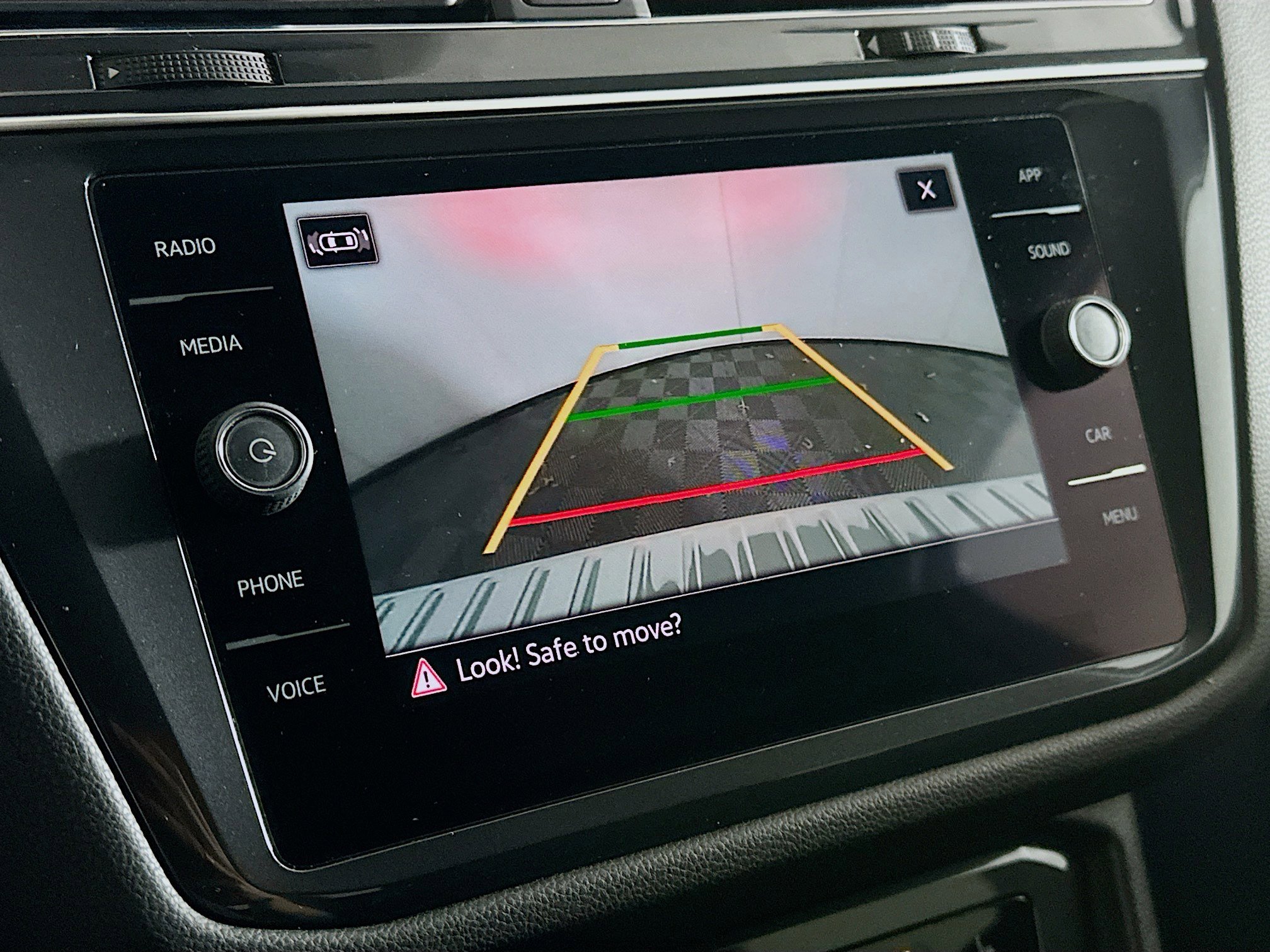 Used 2022 Volkswagen Tiguan SE image 21