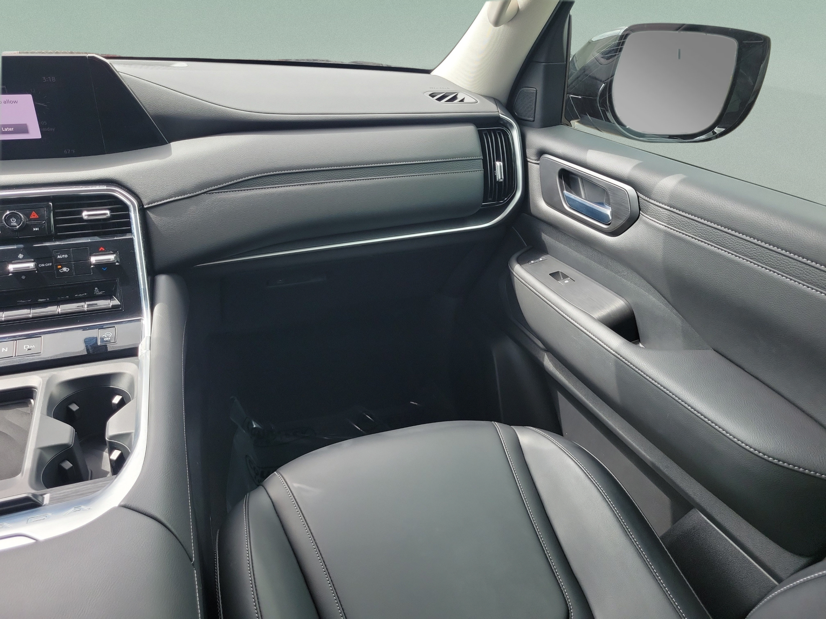 Used 2025 Nissan Armada SV RWD image 15