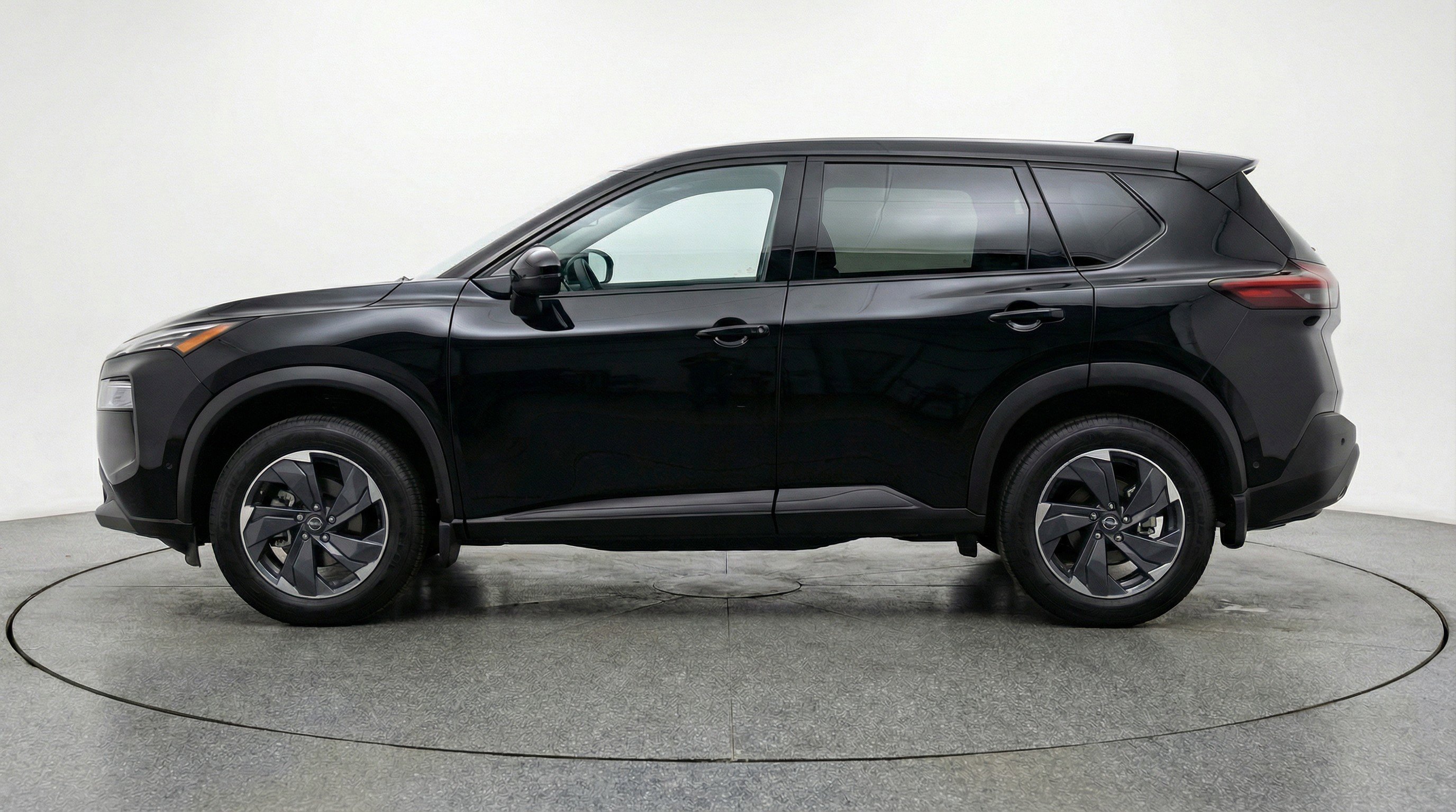 Used 2025 Nissan Rogue SV FWD image 5