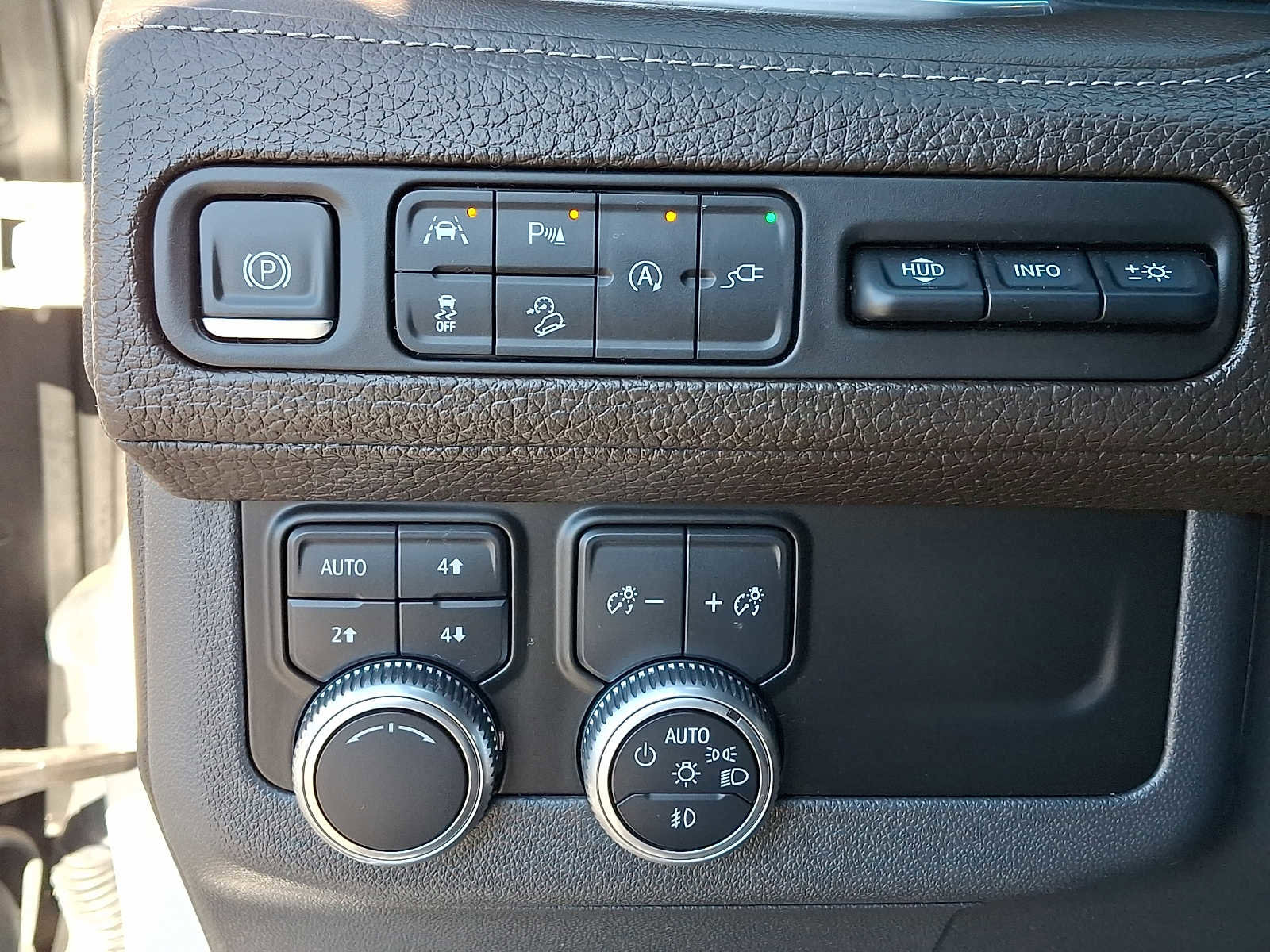 Used 2021 GMC Yukon Denali w/ Denali Premium Package image 28