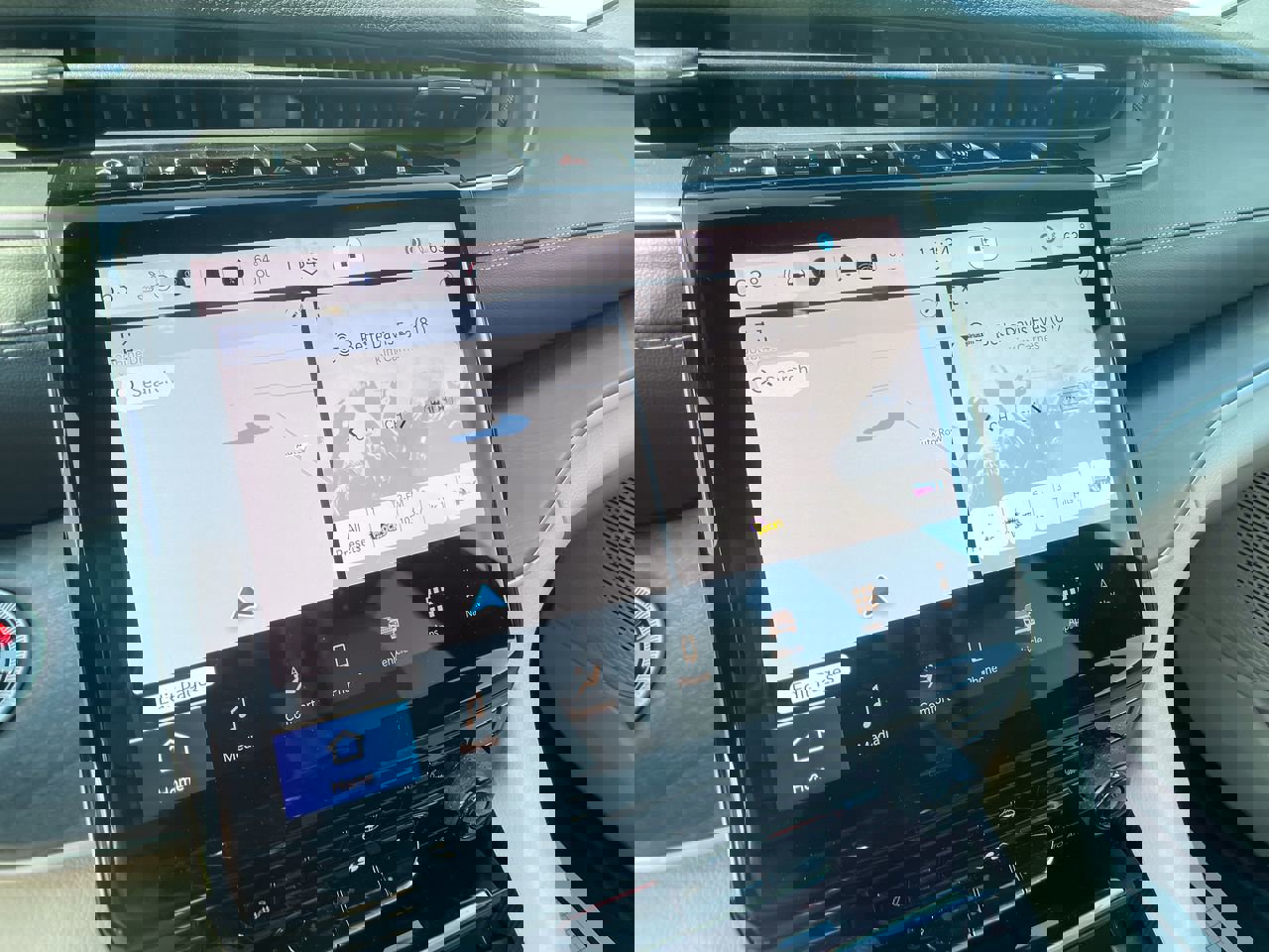 Used 2024 Jeep Grand Cherokee Limited w/ Trailer Tow Package image 17