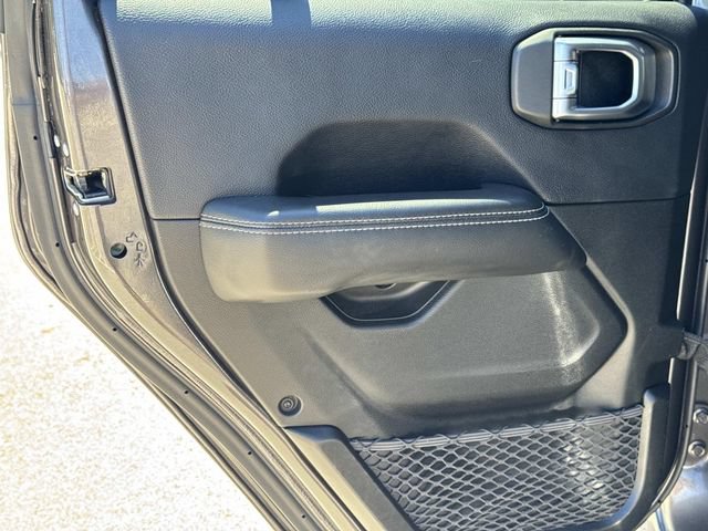 Used 2018 Jeep Wrangler Unlimited Sahara AWD/4WD image 12