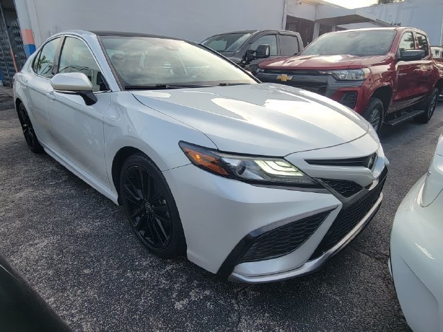 Used 2022 Toyota Camry XSE FWD image 2