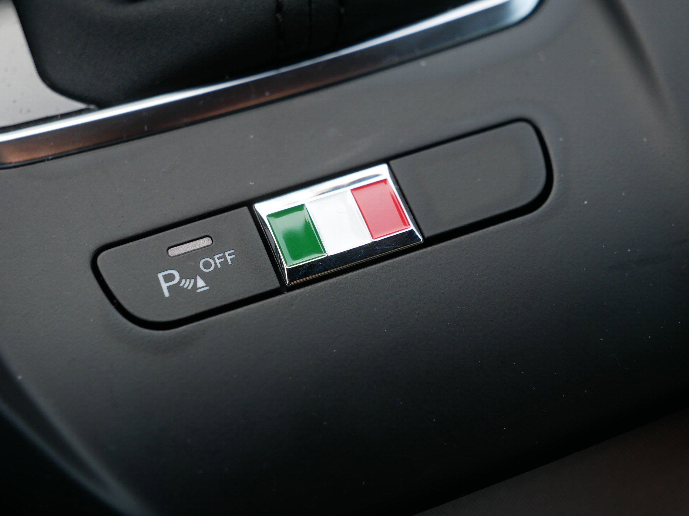 Used 2025 Alfa Romeo Tonale image 31