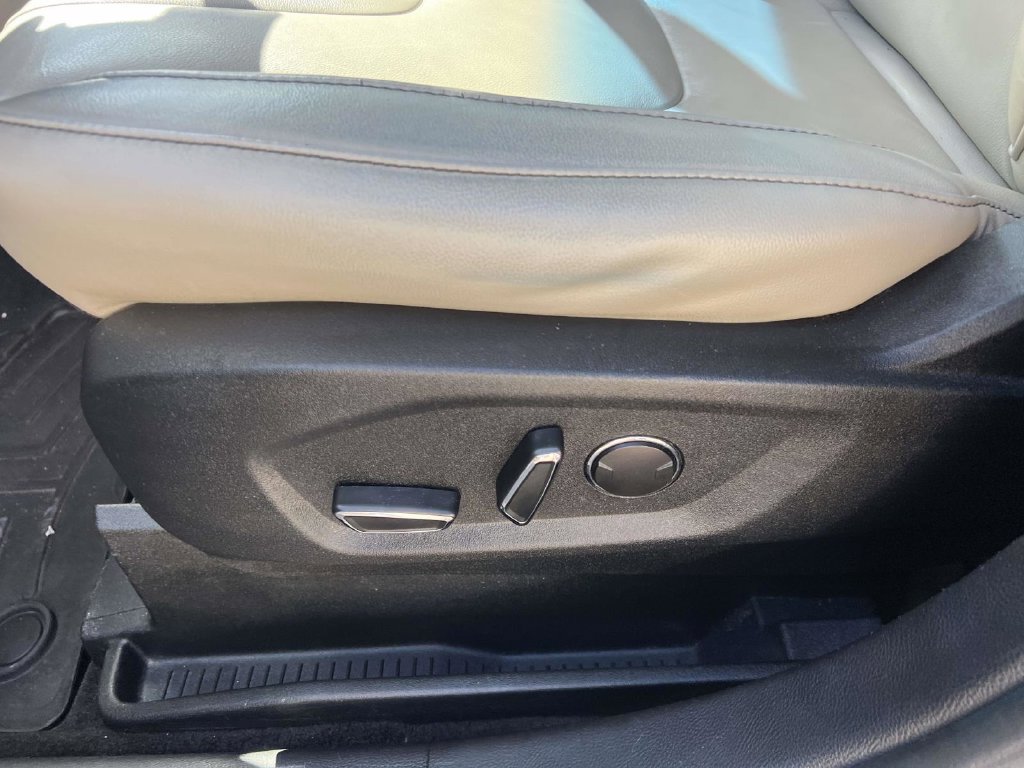 Used 2018 Ford Edge Titanium w/ Ford Safe & Smart Package AWD/4WD image 23