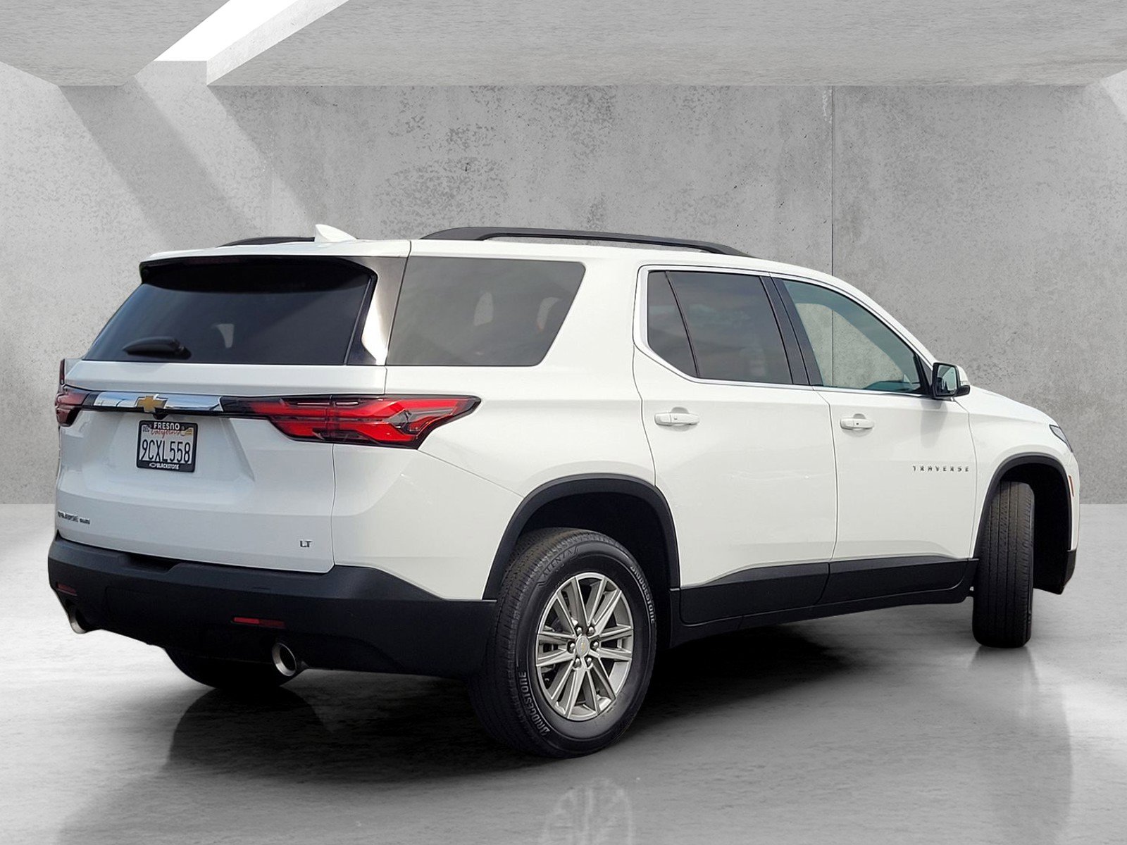 Used 2023 Chevrolet Traverse LT image 4
