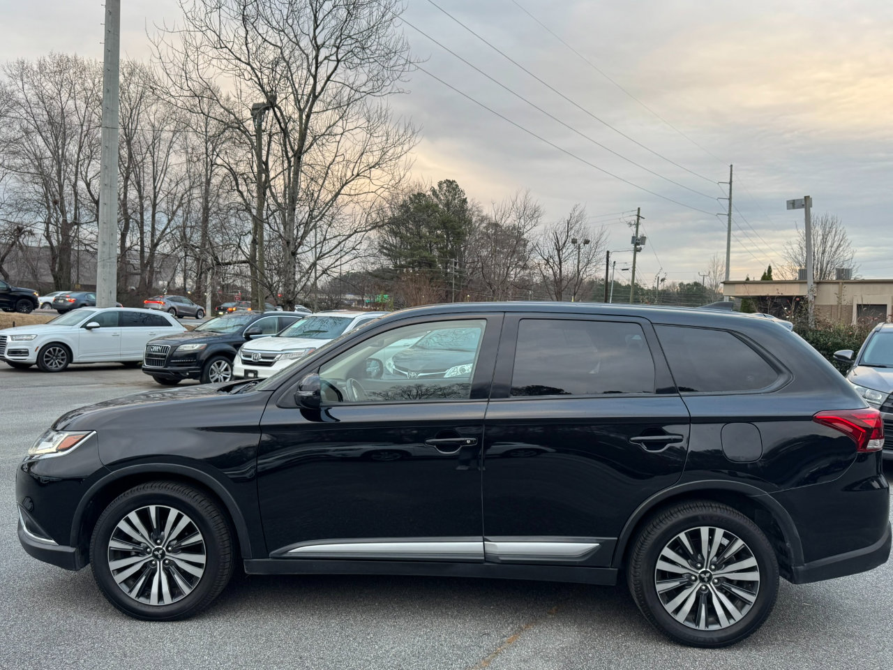 Used 2020 Mitsubishi Outlander SE image 4