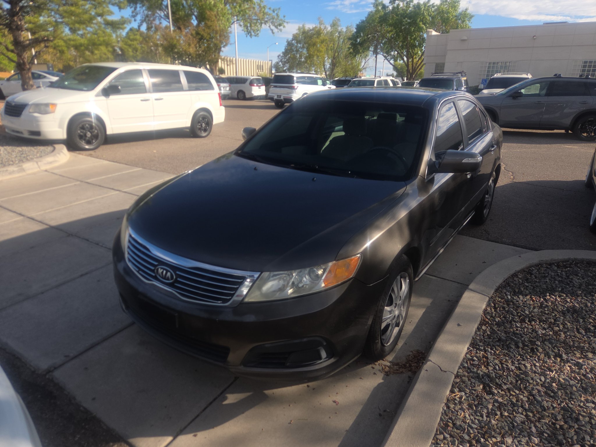 Used 2009 Kia Optima LX FWD image 2