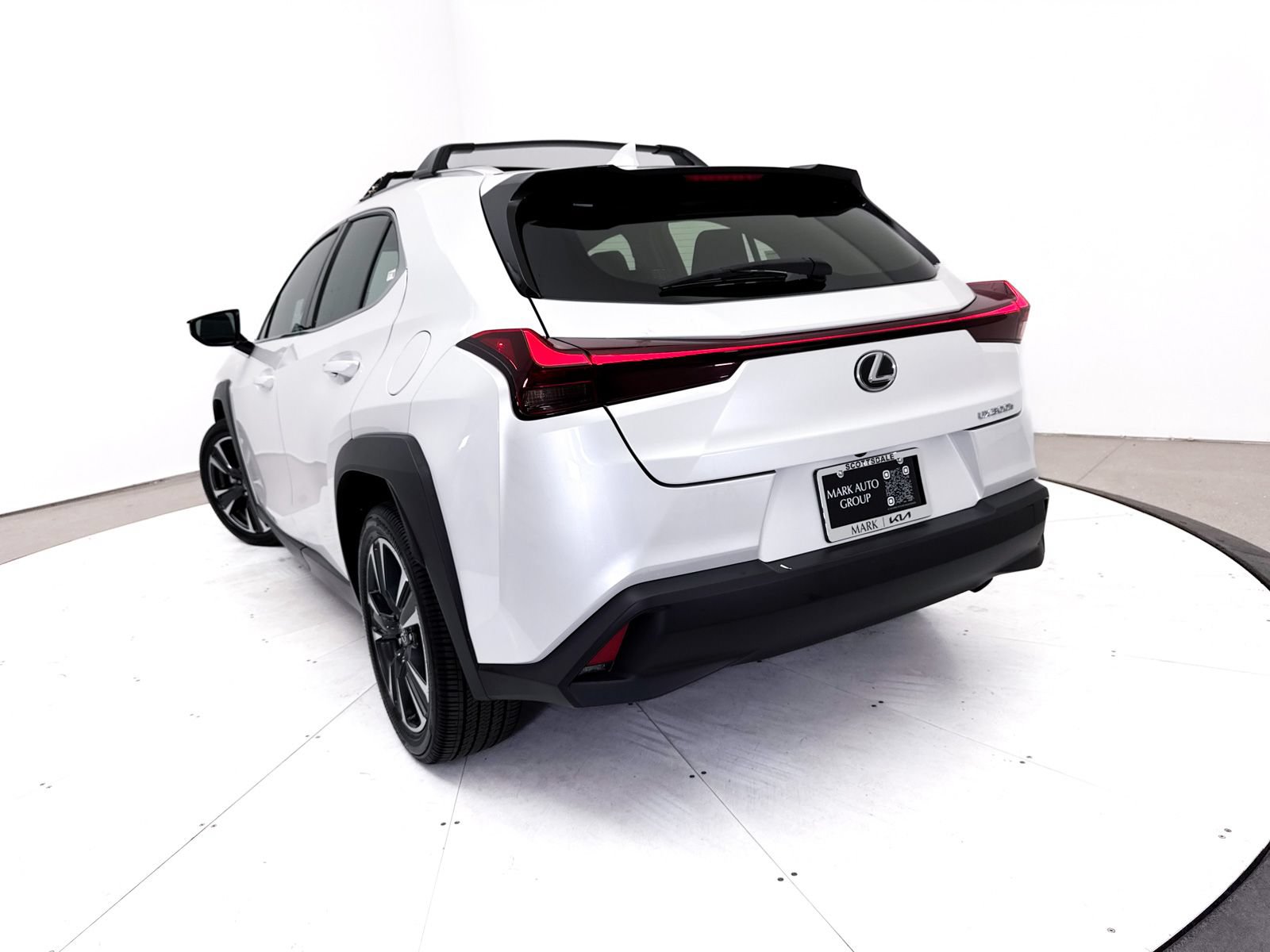 Used 2025 Lexus UX 300h FWD w/ Accessory Package (Z2) image 7