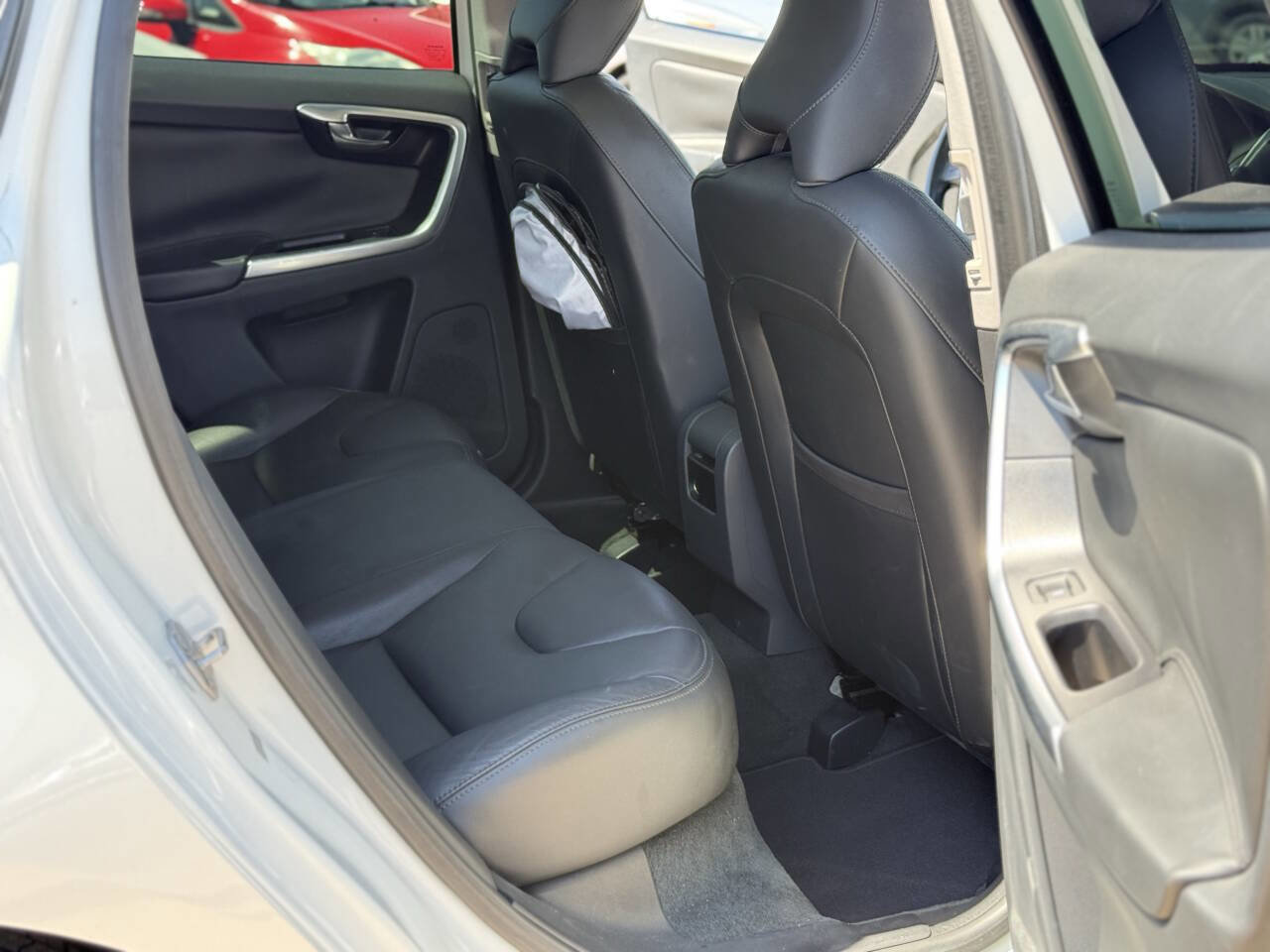 Used 2015 Volvo XC60 T5 Premier w/ Proximity Package image 3