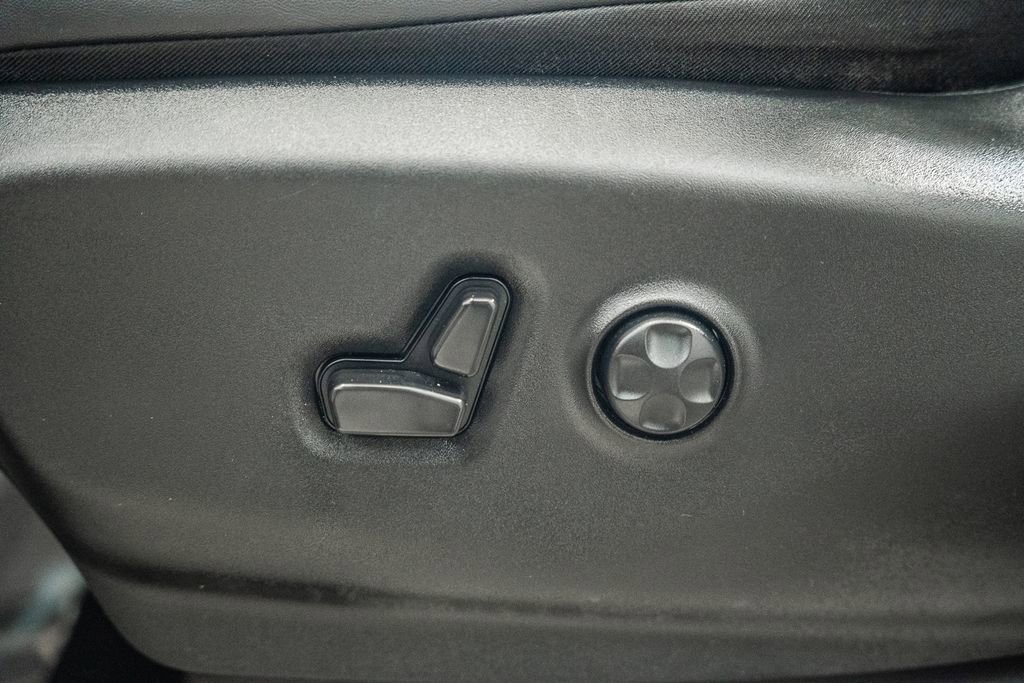 Used 2024 Chrysler Pacifica Touring-L image 42