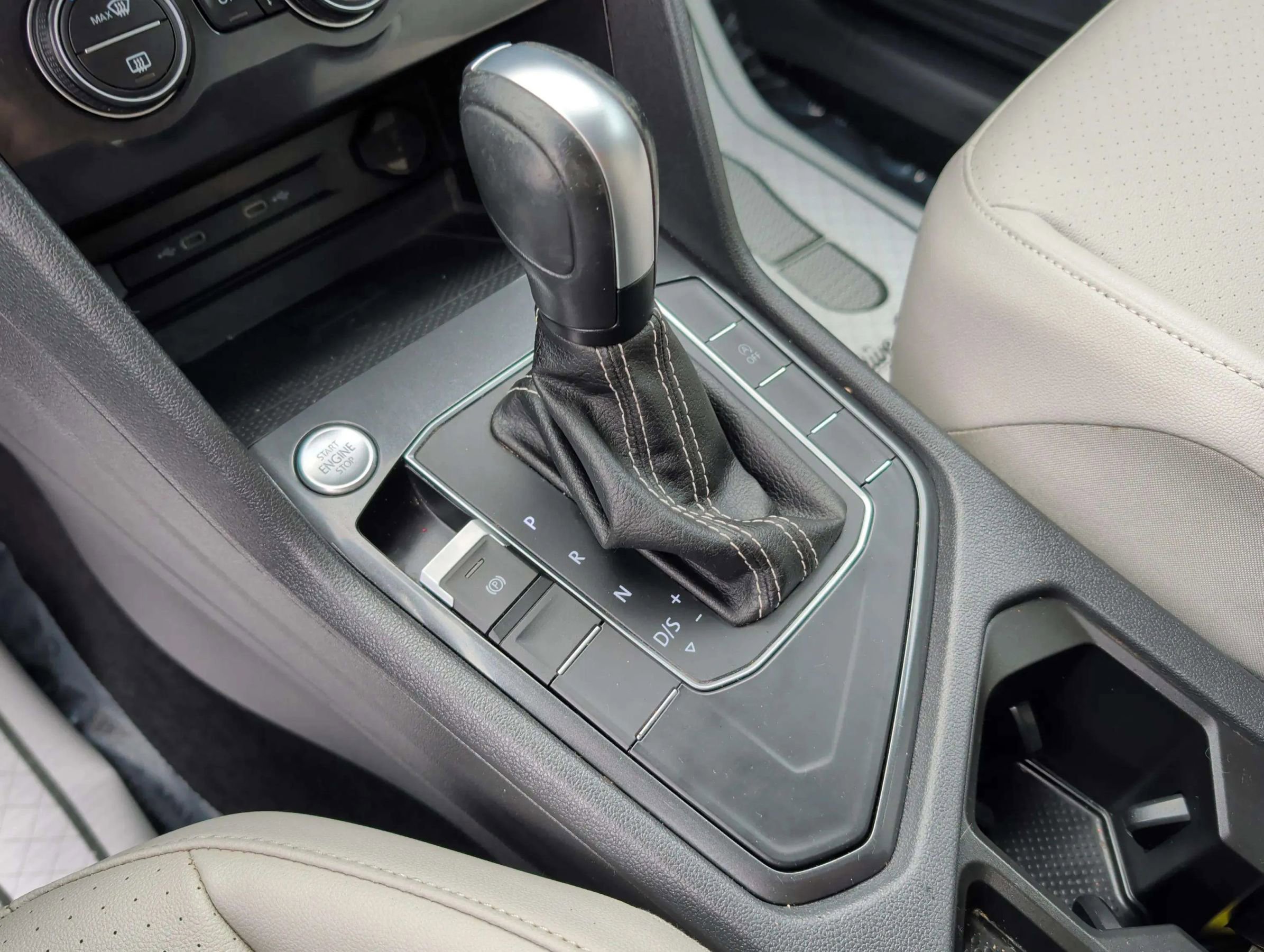 Used 2021 Volkswagen Tiguan SE image 27