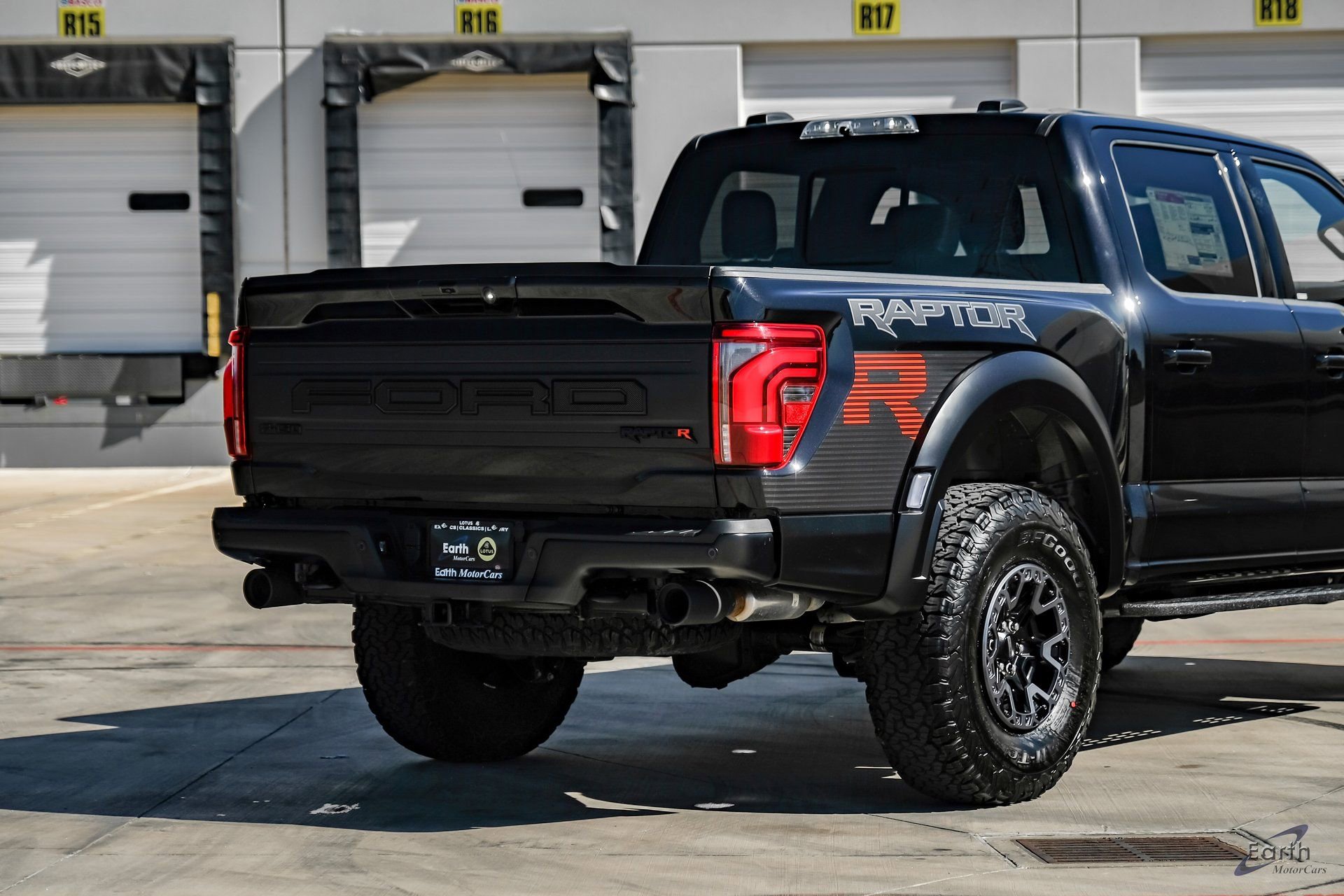 Used 2025 Ford F150 Raptor w/ Equipment Group 803A Raptor R AWD/4WD image 16