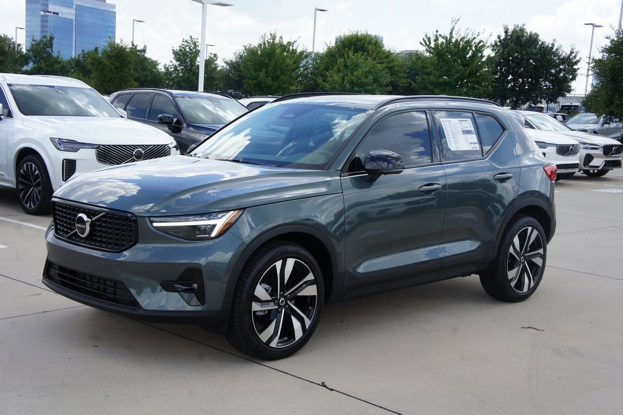 New 2026 Volvo XC40 B5 Plus w/ Protection Package Premier image 2