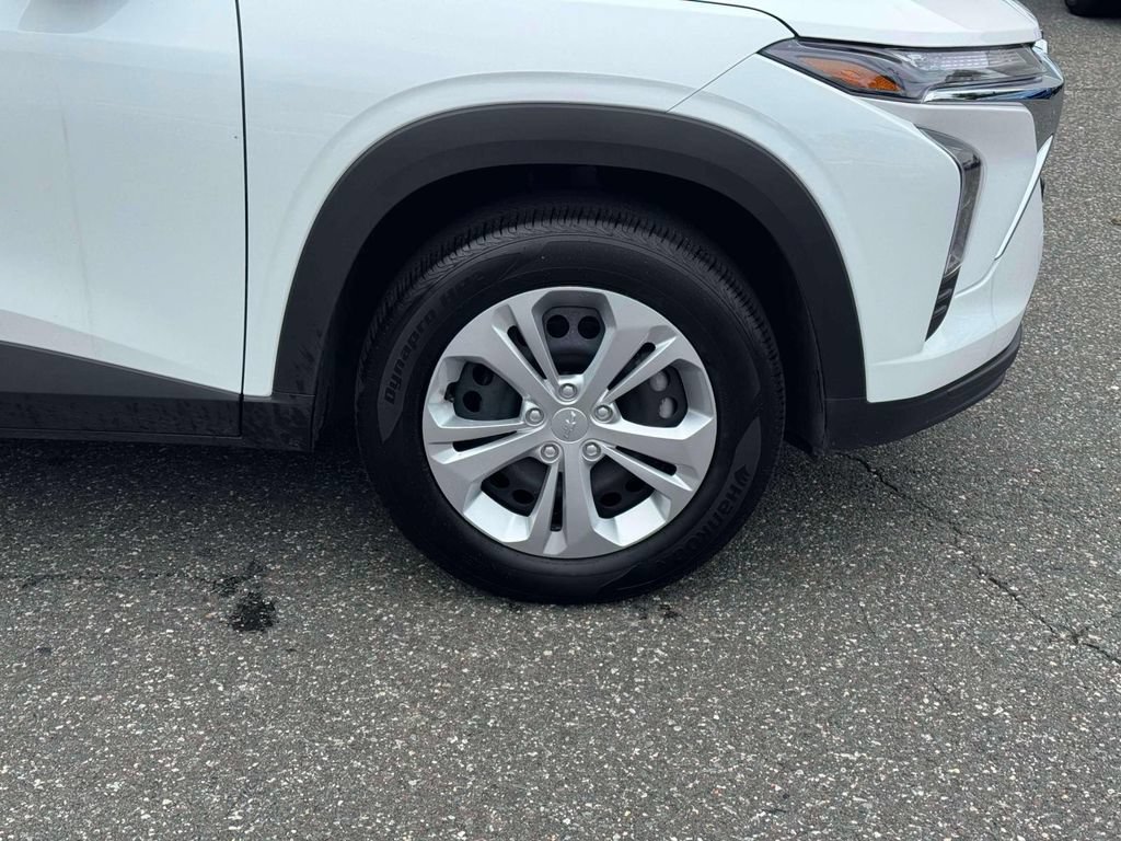 Used 2026 Chevrolet Trax LS FWD image 9