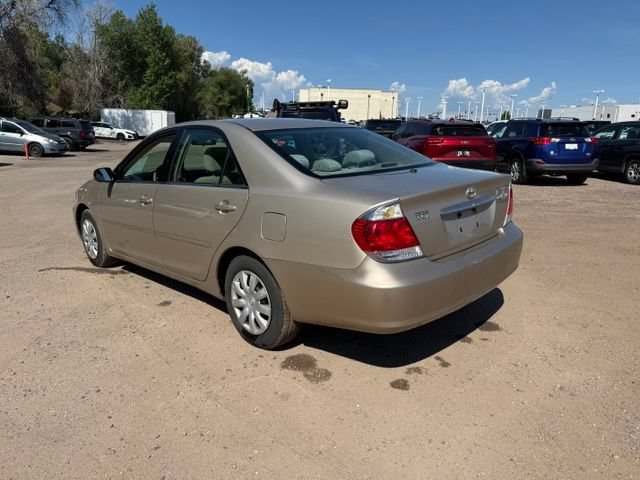 Used 2005 Toyota Camry LE FWD image 3