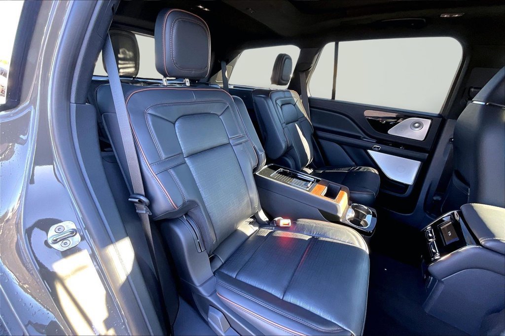 New 2026 Lincoln Aviator Black Label w/ Dynamic Handling Package AWD/4WD image 10