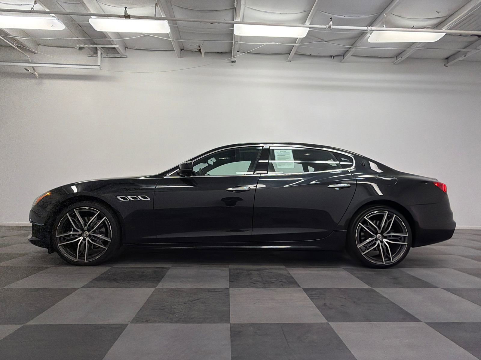 Used 2022 Maserati Quattroporte Modena image 4
