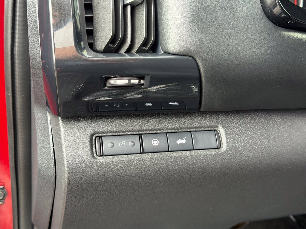 Used 2024 Nissan Pathfinder SV AWD/4WD image 27