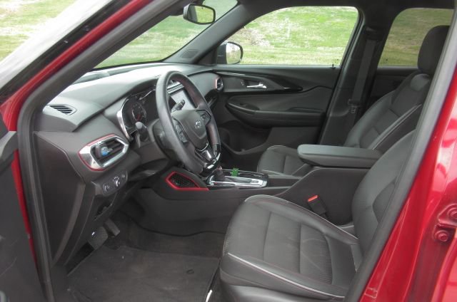 Used 2021 Chevrolet TrailBlazer RS w/ Technology Package image 3