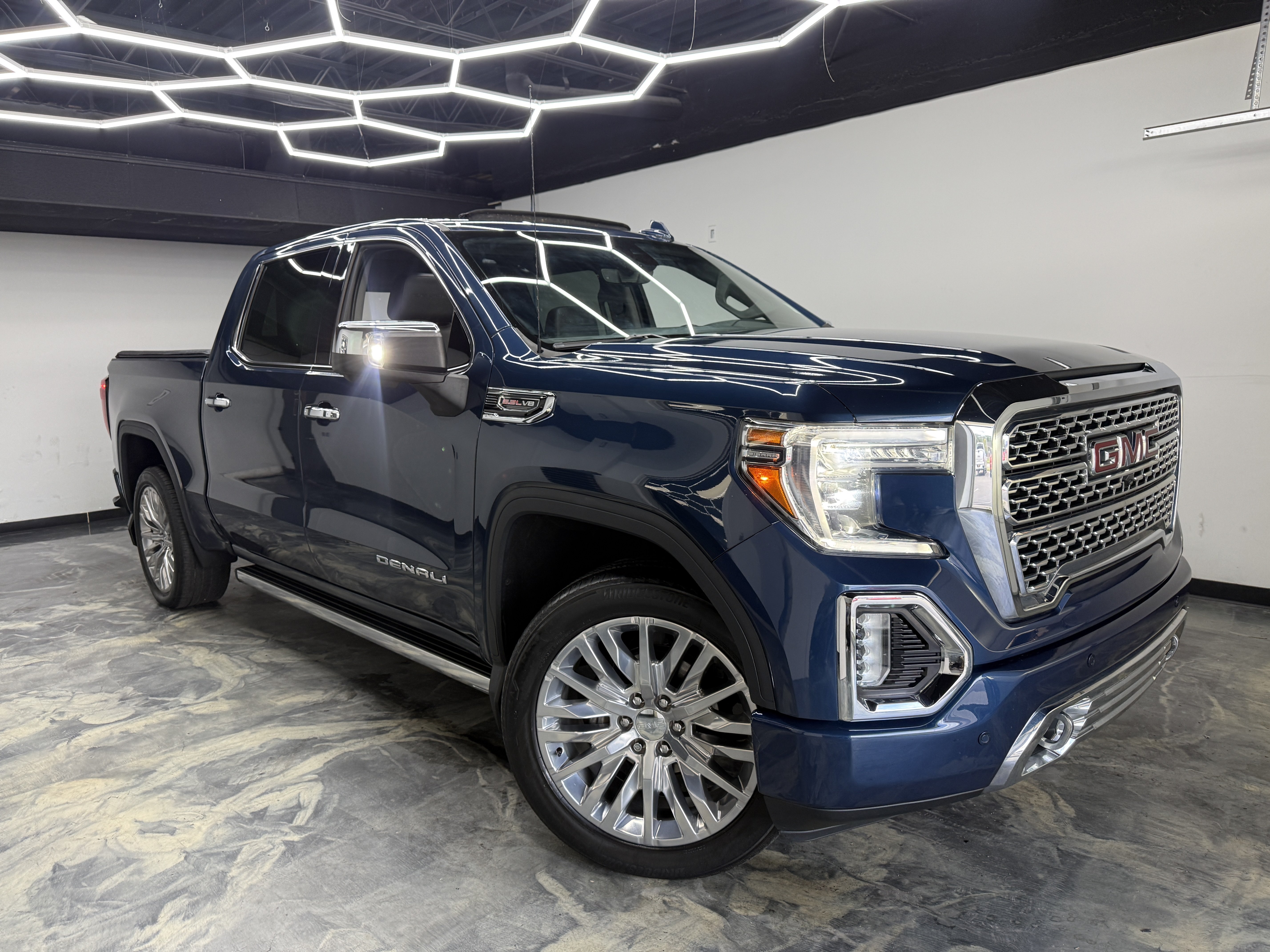 Used 2019 GMC Sierra 1500 Denali w/ Denali Ultimate Package AWD/4WD image 6