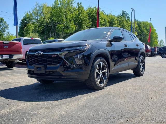 Used 2025 Chevrolet Trax RS w/ Driver Confidence Package FWD image 3