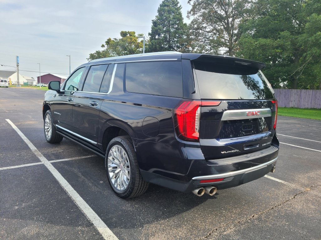 Used 2023 GMC Yukon XL Denali w/ Denali Reserve Package AWD/4WD image 5