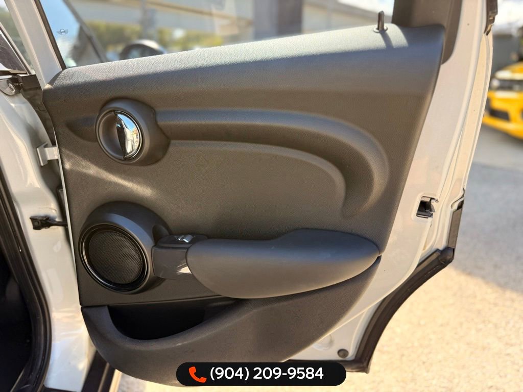 Used 2015 MINI Cooper 4-Door Hardtop image 28