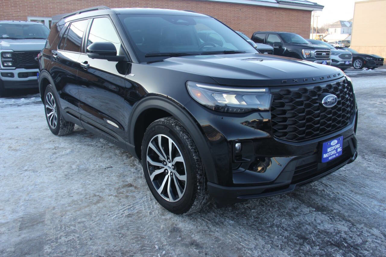 Certified 2025 Ford Explorer ST-Line image 9