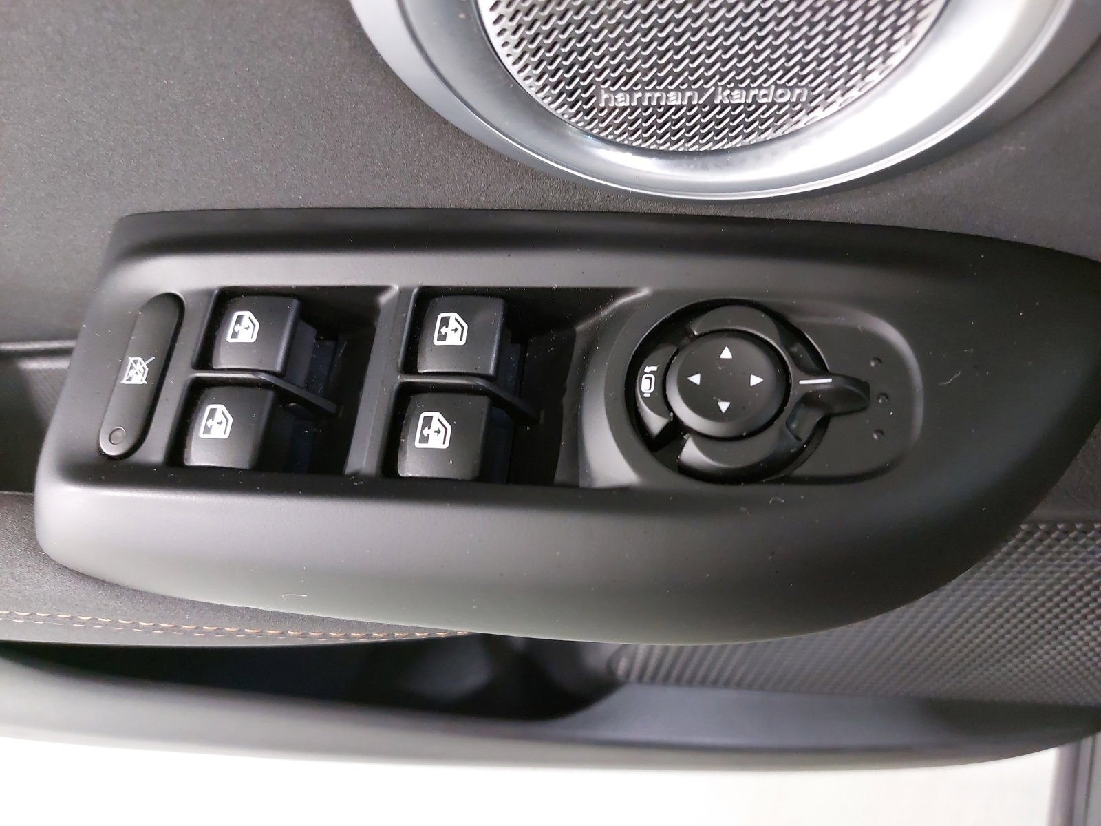 Used 2025 Alfa Romeo Tonale w/ Premium Package image 29