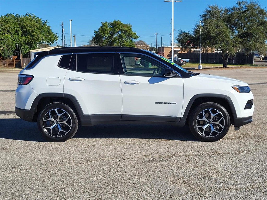 Used 2025 Jeep Compass Limited image 8