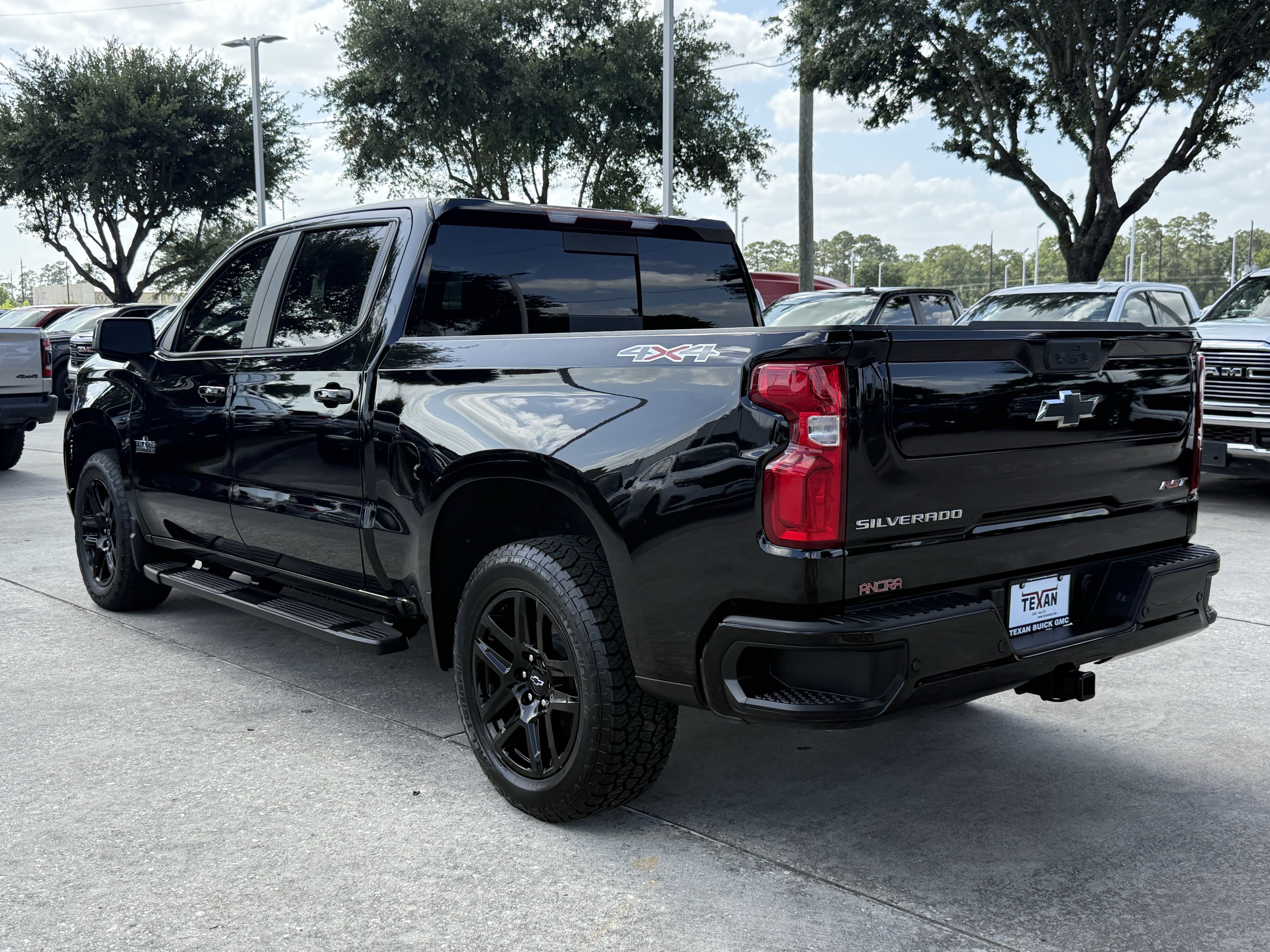Used 2025 Chevrolet Silverado 1500 RST AWD/4WD image 7
