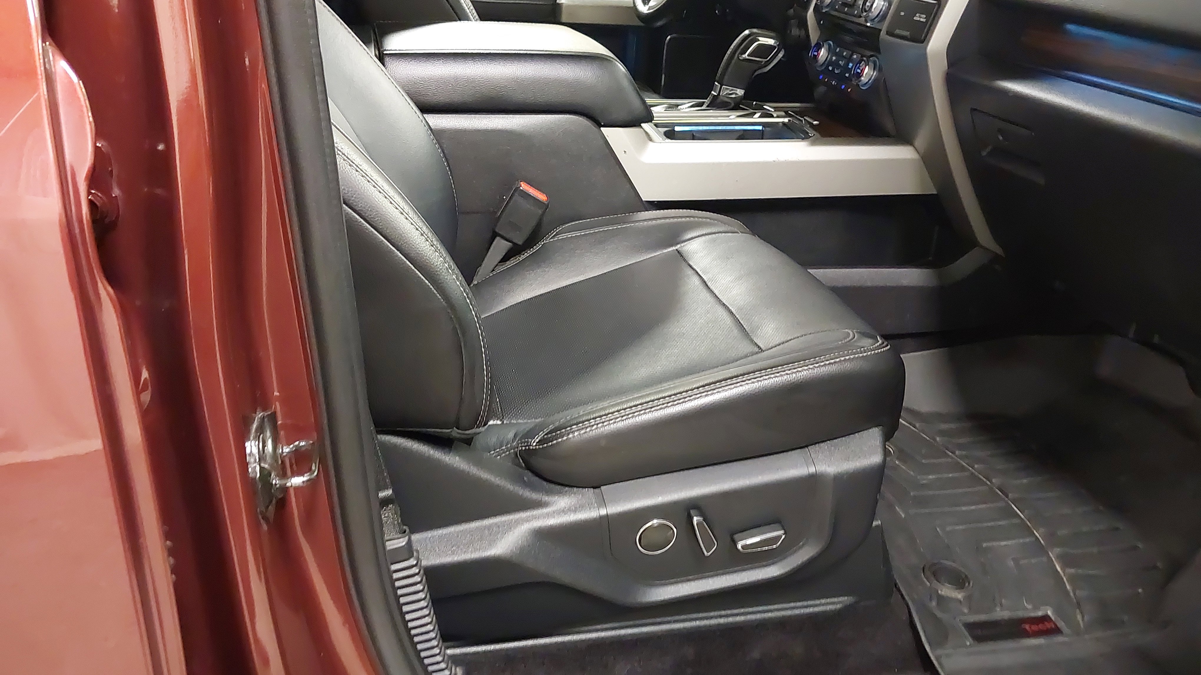 Used 2016 Ford F150 Lariat w/ Equipment Group 502A Luxury image 28