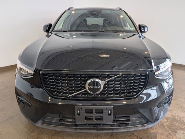 Used 2023 Volvo XC40 B5 Plus w/ Protection Package Premier image 2